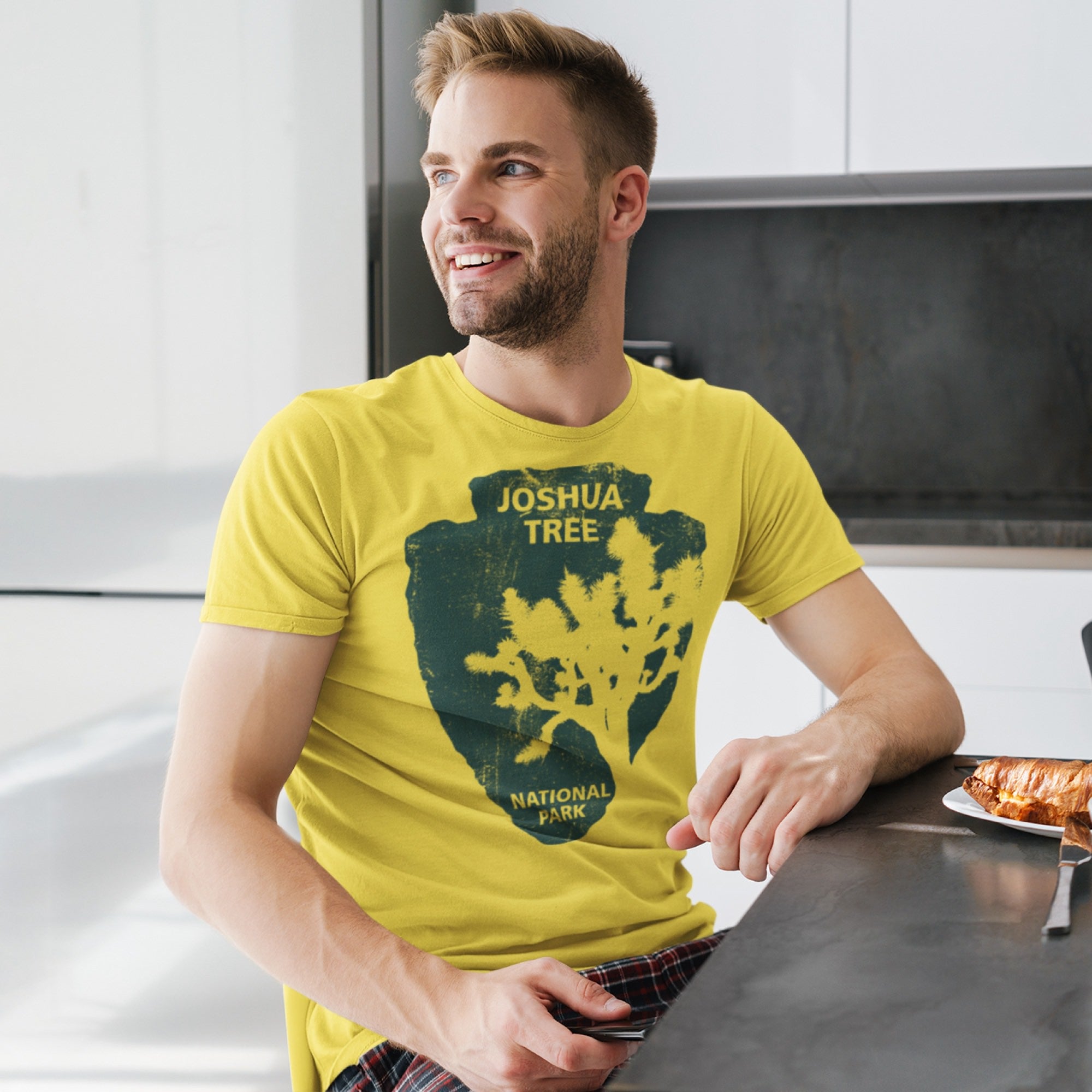 Joshua Tree National Park Men's T-Shirt in Vintage Yellow